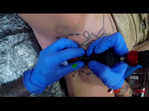 ❤️ Ekstreem tattooed hottie Sully Savage krige in tattoo op har klitoris Fuckfideo by porno fy.bookland.top ﹏